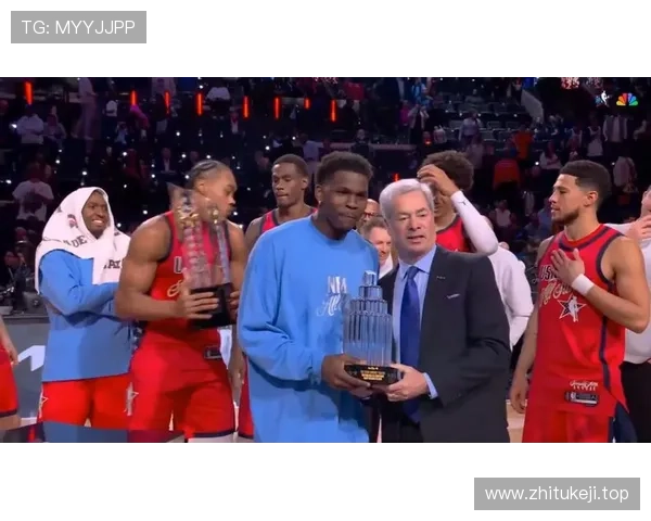 詹姆斯盛赞爱德华兹首夺MVP